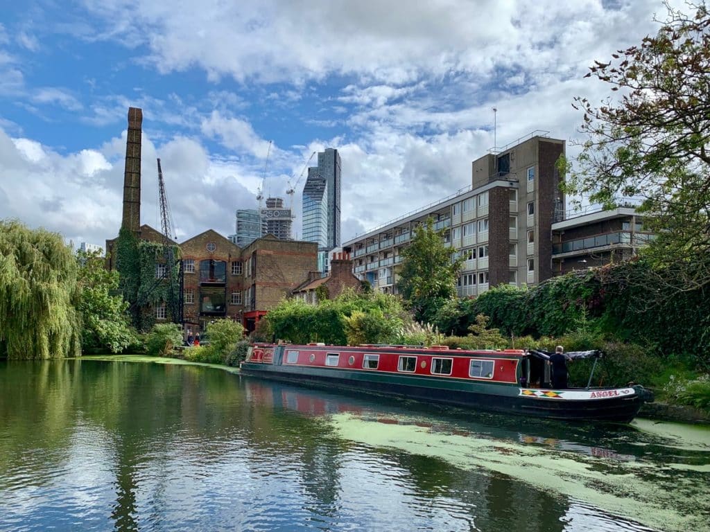 The beautiful Regent's Canal in Islington, North London