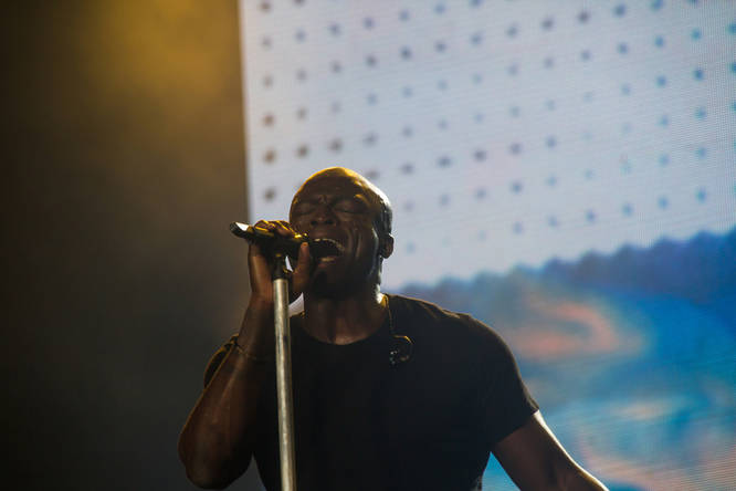 The singer Seal performing to a crowd of people at one of the best gigs in London